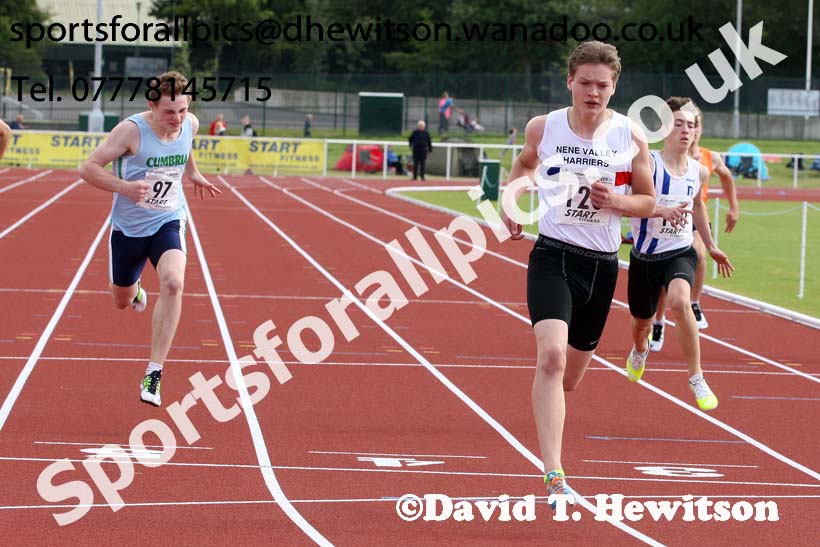 Under-15 boys 200 metres. Photo: David T. Hewitson/Sports for All Pics